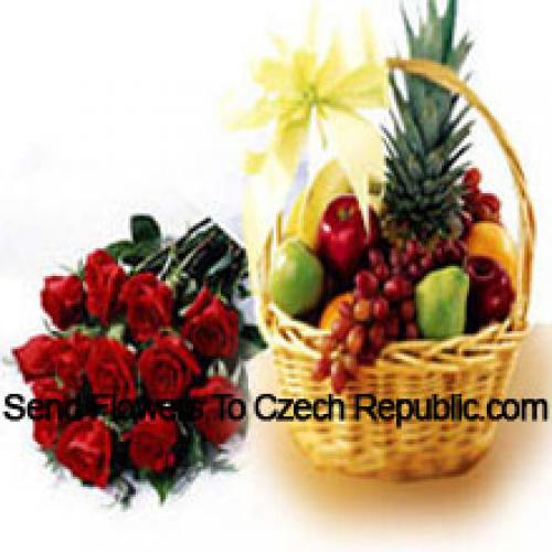 11 Rose Rosse con Cesto di Frutta Fresca da 5 Kg