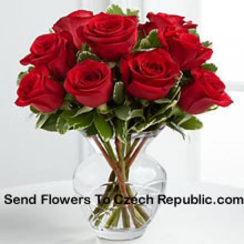 9 Cute Red Roses in Vase